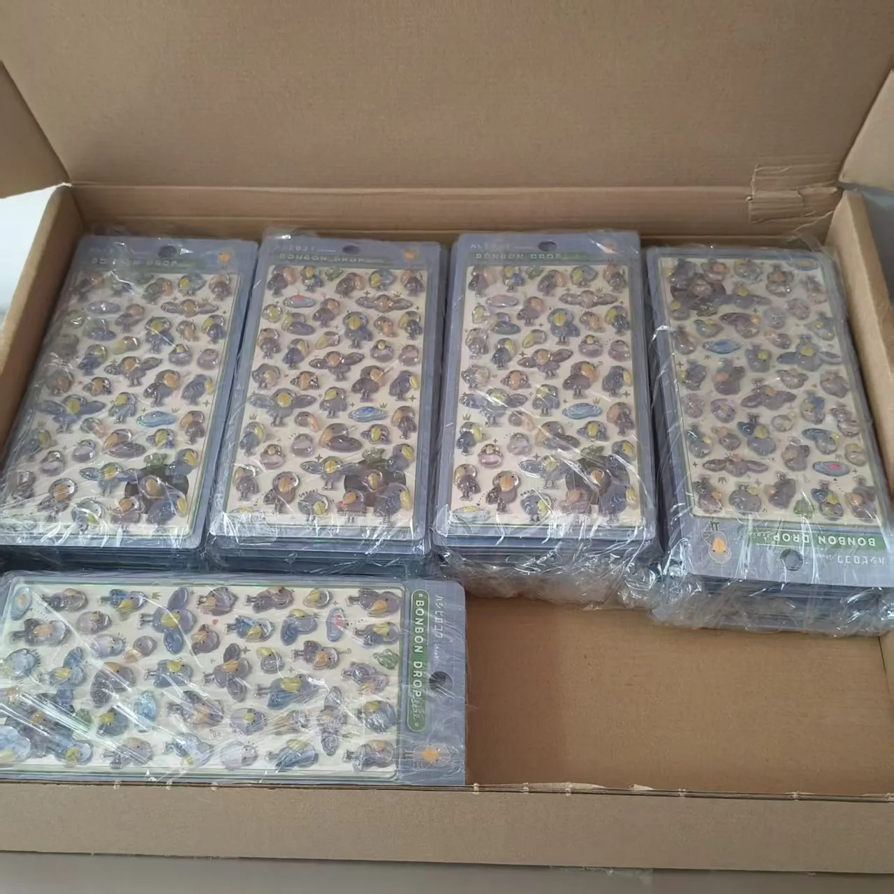 Os adesivos em relevo do seu filho estão prestes a ser enviados!