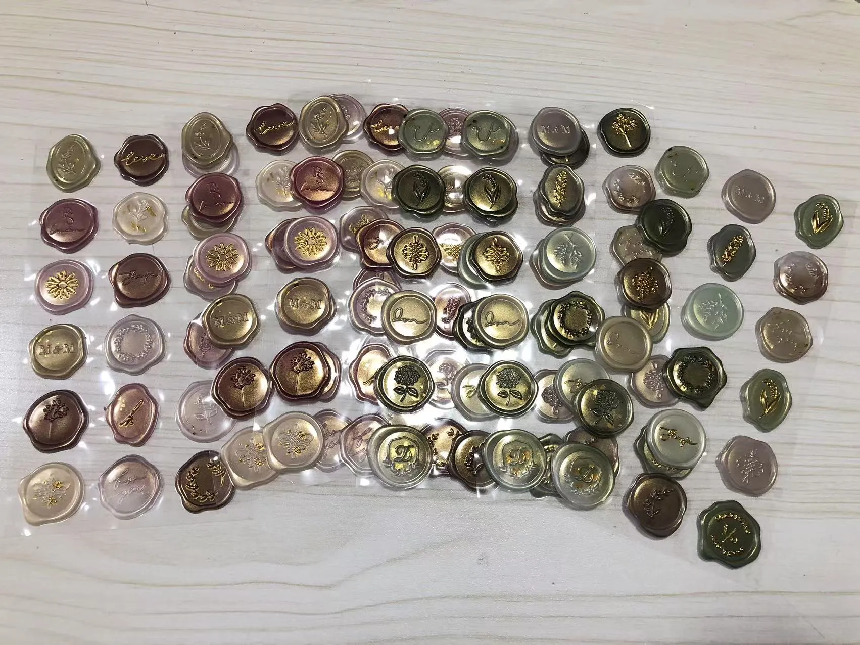 Os adesivos do selo de cera foram enviados