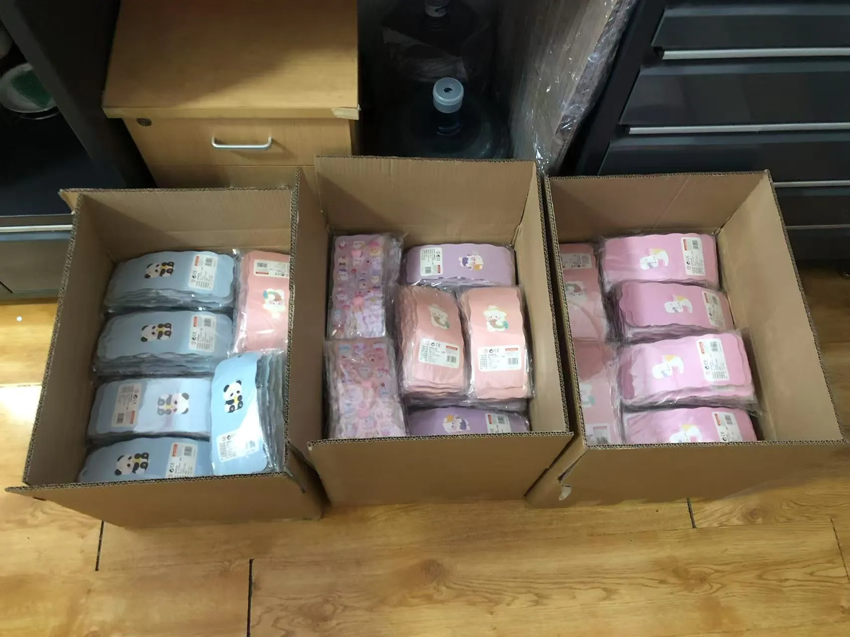 Você gosta de adesivos em formato de bunda que podem ser apertados?